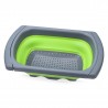 Colador de silicona plegable y extensible verde.