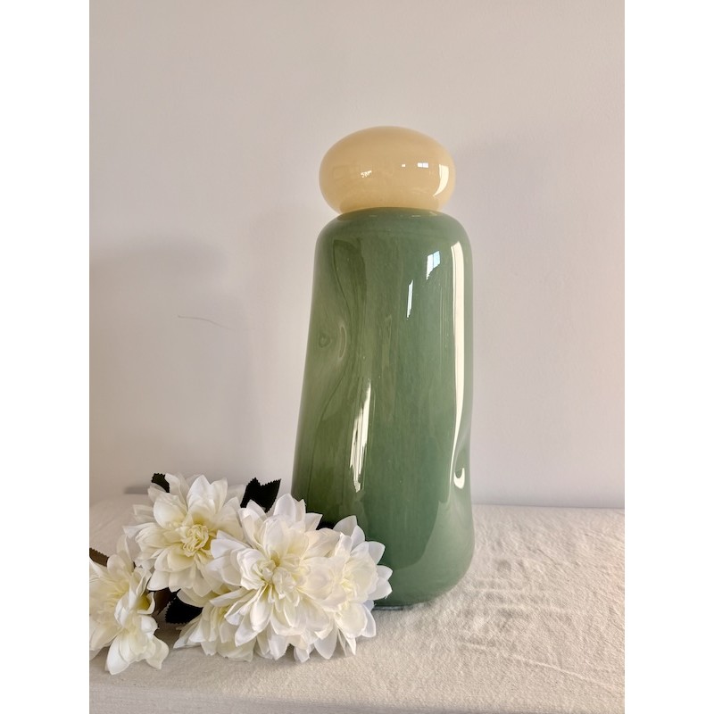 Botellon grande con tapa 30 cm de alto x 16 cm de base color verde esmeralda y crema
